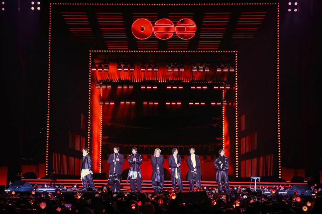 FOTODELDIA SEÚL, 21/03/2026.-La popular banda surcoreana de K-pop BTS celebra, este sábado, un megaconcierto de retorno en el corazón de Seúl. "BTS The comeback live/arirang", que ha congregado a cientos de miles de fans, en la emblemática plaza de Gwanghwamun. El sello discográfico de la 'boy band', informó hoy que se ha vendido alrededor de cuatro millones de copias de 'Arirang', su primer álbum de estudio en casi cuatro años, en las 24 horas posteriores a su estreno. EFE/BIGHIT MUSIC Y NETFLIX -SÓLO USO EDITORIAL/SOLO USO PERMITIDO PARA ILUSTRAR LA NOTICIA QUE APARECE EN EL PIE DE FOTO (CRÉDITO OBLIGATORIO)-
