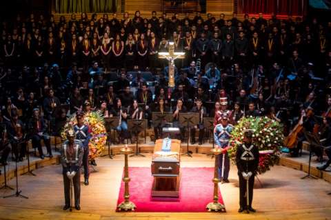 Con homenaje, cientos de músicos despiden al maestro José Antonio Abreu