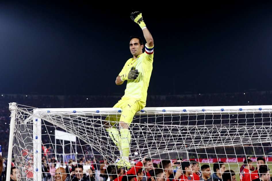 Claudio Bravo, campeón de la Copa América. Foto: EFE