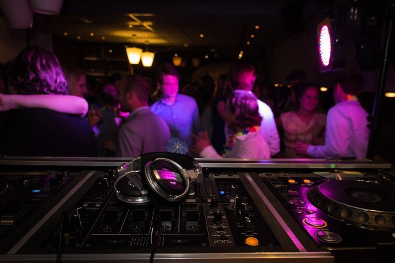 Desde este viernes vuelve la rumba hasta las 3:00 a.m. en Bogotá