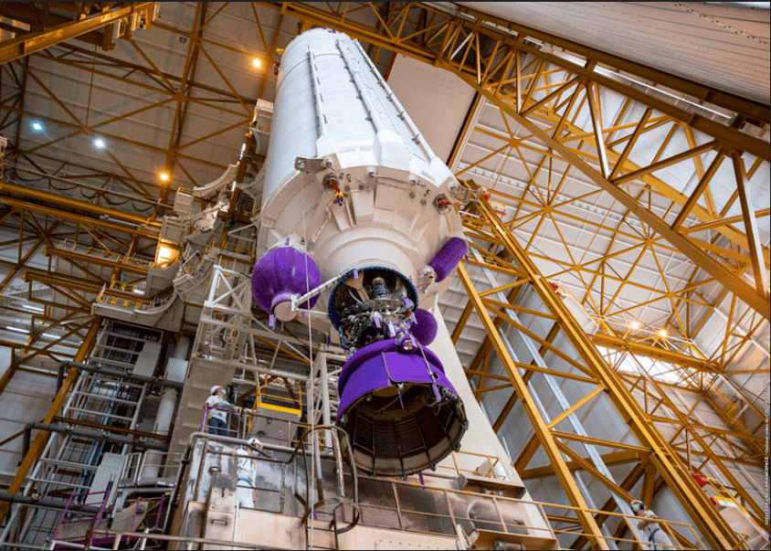 Las piezas de Ariane 5 se unen en el edificio de integración del vehículo de lanzamiento para el lanzamiento de Webb desde el puerto espacial europeo de la Guayana Francesa.