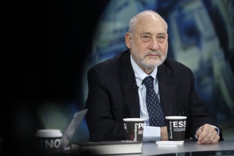 Crisis de Grecia es responsabilidad de la Troika: Joseph Stiglitz