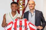 Óscar Cortés fue presentado como nuevo jugador del Sporting Gijón