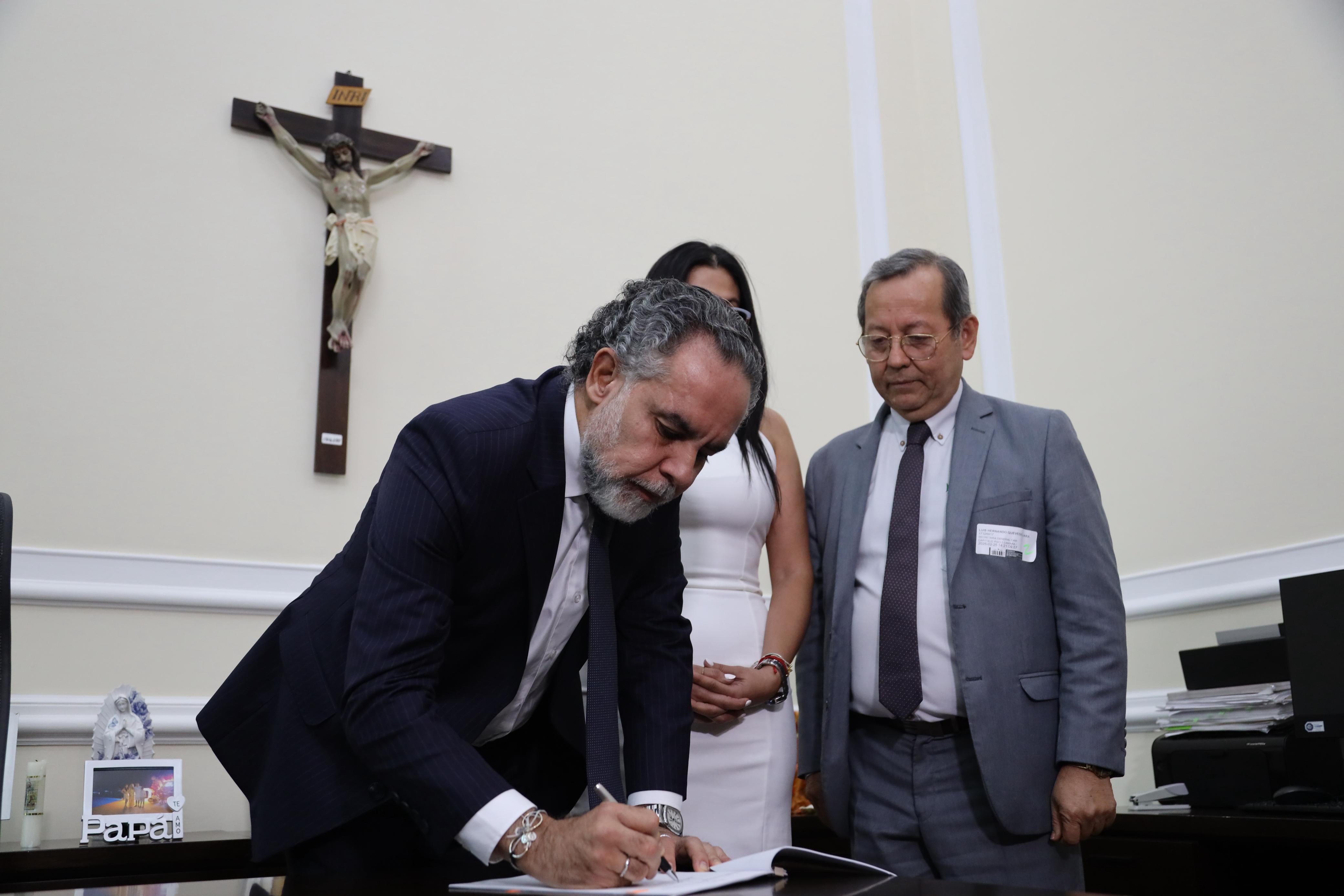 Ministro del Interior, Armando Benedetti radica proyecto de ley para reformar las Asambleas departamentales.