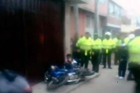 En cuidados intensivos, joven atropellado por policías en Bogotá