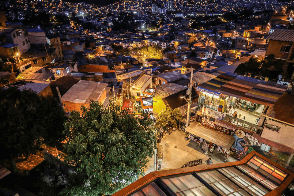 Vista a Medellín nocturna desde la Comuna 13, descrita en el libro de correspondencia entre Ángel Blas Rodríguez y Alfonso Rubio / Cortesía
