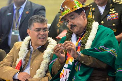 Venezuela "revisará" su rol en diálogo con Farc tras cita Santos-Capriles