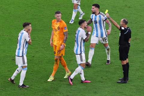 Siguen las críticas a Mateu Lahoz por el arbitraje en Argentina vs. Países Bajos