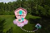 Así es la casa de la muñeca Polly Pocket que abrió para huéspedes reales