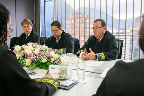 JEP llama a dar versión voluntaria a 25 exfarc y miembros de la Fuerza Pública