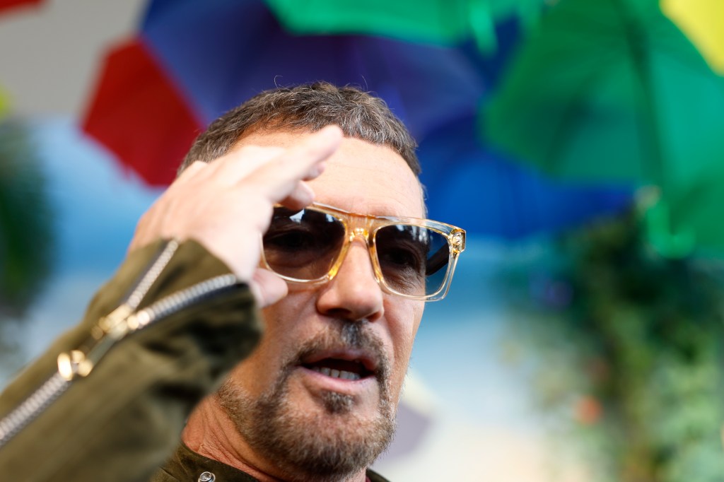 -FOTODELDÍA- POZUELO DE ALARCÓN (MADRID), 16/02/2025.- El actor y productor Antonio Banderas asiste a la premier de la película 'Paddington, aventura en la selva', este domingo en Madrid. EFE/Mariscal