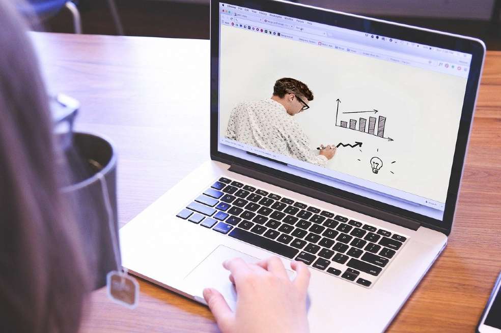 Los cursos serán liderados por un talento Caracol y un profesor de la universidad.