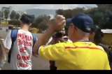 Agreden a joven durante marcha en Medellín por usar camiseta en contra de Duque