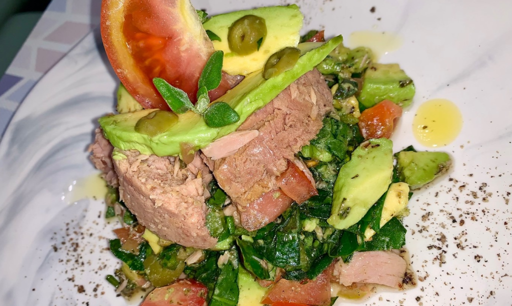 Ensalada de atún con aguacate