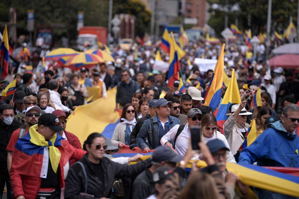 Un día después de la movilización a favor del Gobierno, sectores de la oposición convocaron una “contramarcha” para rechazar las reformas pensional, laboral y a la salud.