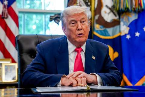 Trump ataca al Smithsonian por enfocarse mucho en “lo mala que fue la esclavitud”