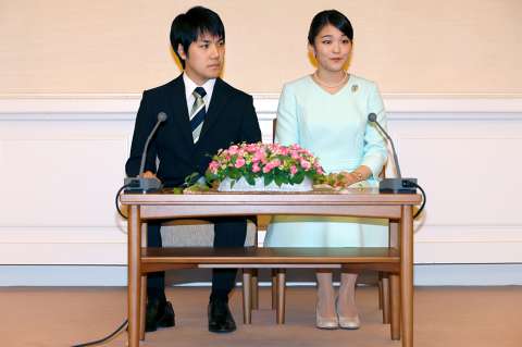 Princesa Mako renuncia a título de nobleza y anuncia su compromiso con un plebeyo