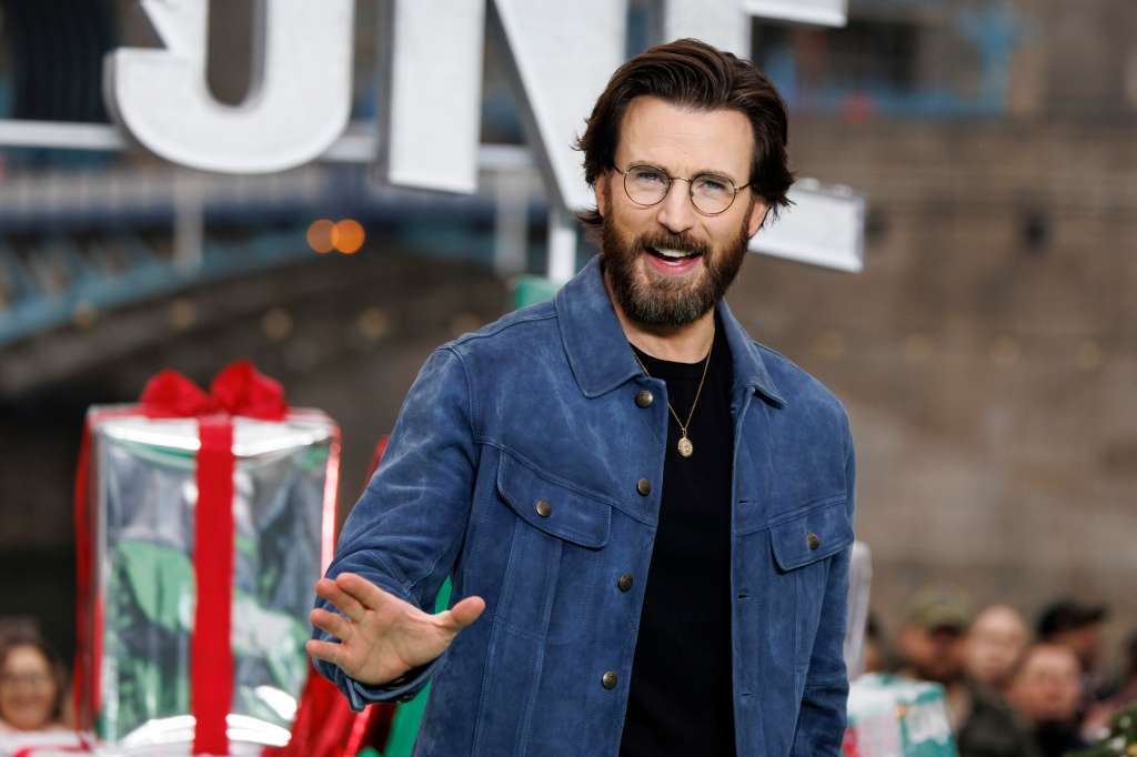 -FOTODELDÍA- EA3959. LONDON (UNITED KINGDOM), 06/11/2024.- El actor estadounidense Chris Evans posa durante un photocall para la película 'Red One' en Potters Field, Londres (Gran Bretaña). EFE/EPA/Tolga Akmen