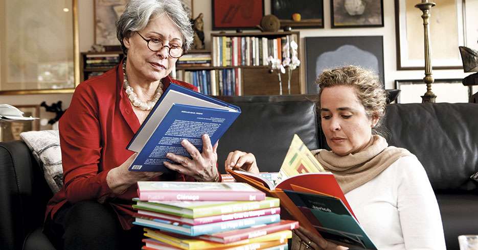DALITA NAVARRO Y SU HIJA TRABAJAN JUNTAS POR LA CULTURA LATINOAMERICANA