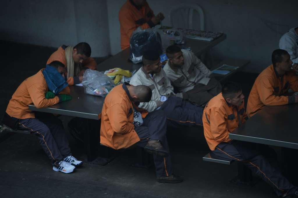 Diferentes aspectos de este centro penitenciario; Reclusos, instalaciones y manualidades.