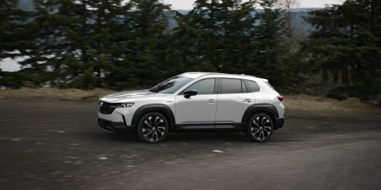 Así es la nueva versión híbrida de Mazda CX-50