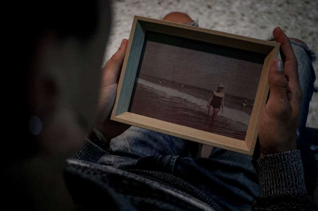Los feminicidios no solo arrebatan la vida de cientos de mujeres, sino que dejan a niños y niñas en abandono emocional, social y económico. Sin registros oficiales ni políticas públicas que los protejan, los huérfanos de esta violencia enfrentan un sistema que ignora su dolor.