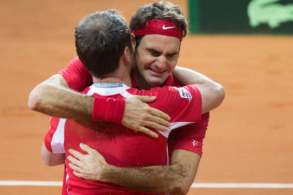 Así, llorando, el tenista suizo Roger Federer celebró ayer su primer título en la Copa Davis. / AFP