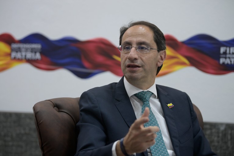 José Manuel Restrepo avanza en su gira internacional: se reunió con gobierno de El Salvador