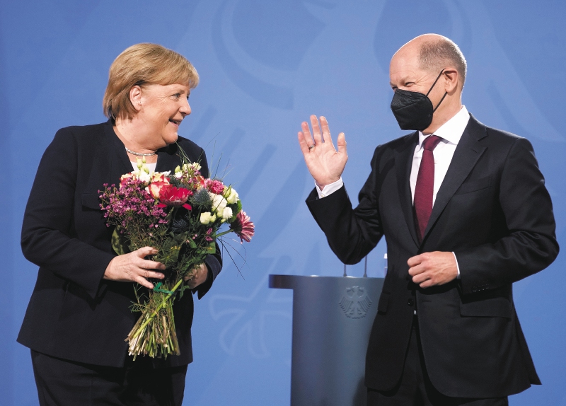 Angela Merkel y Olaf Scholz, nuevo canciller de Alemania. La gran pregunta es si ese país volverá a tener una líder como ella.