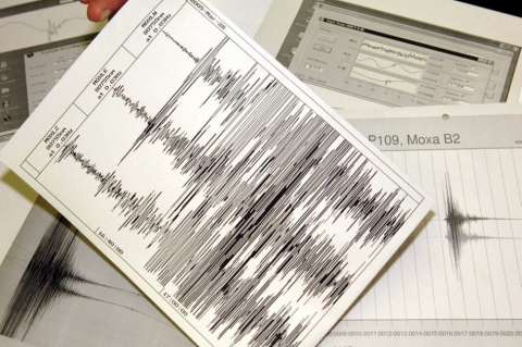 Sismo de 7,8 en Indonesia genera alerta de tsunami