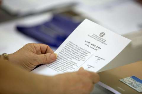 Griegos esperan con calma y gran expectación el resultado del referéndum