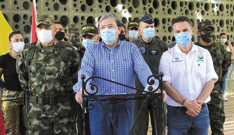 El ministro de Defensa sostuvo un consejo de seguridad en Betania en la noche del pasado domingo. / AFP