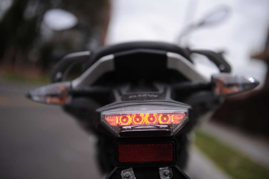 Moto BMW G310.