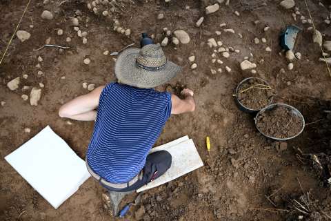 Indígenas excavan la primera ciudad española de América, origen de la conquista