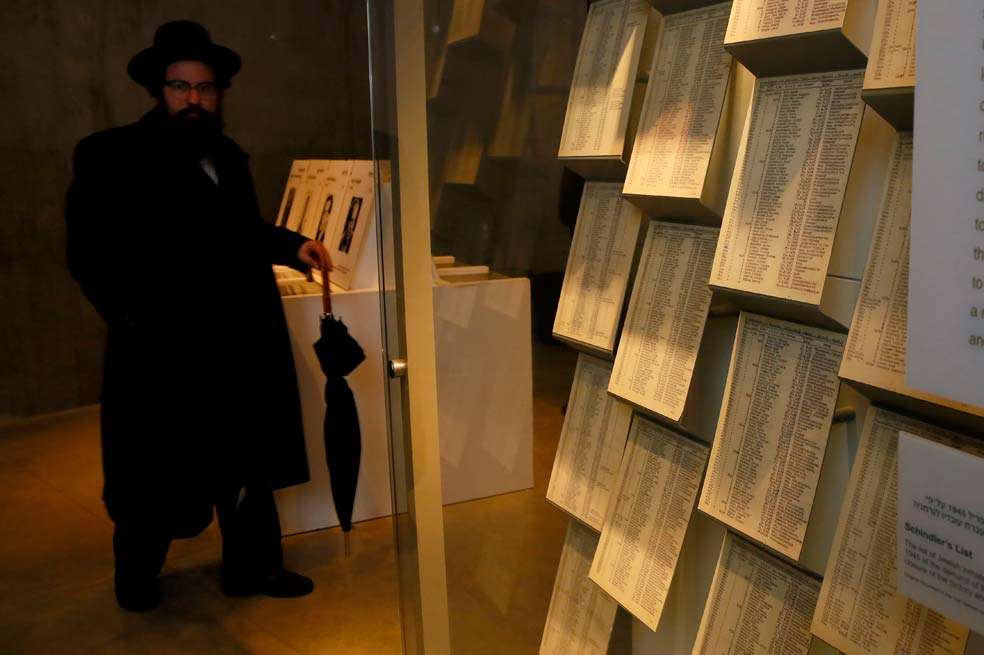 Facsímiles de las listas de Oskar Schindler expuestas en 2015 en Yad Vashem, Museo de la Historia del Holocausto.Archivo AFP