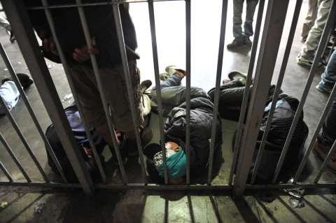Un muerto y tres heridos tras riña en la Estación de Policía de La Candelaria, en Medellín
