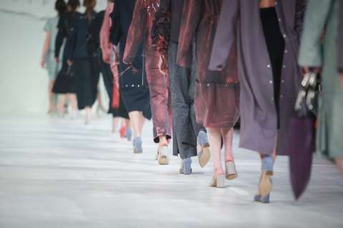 Dior sale en defensa de los desfiles y mantiene presencia en las Semanas de la Moda