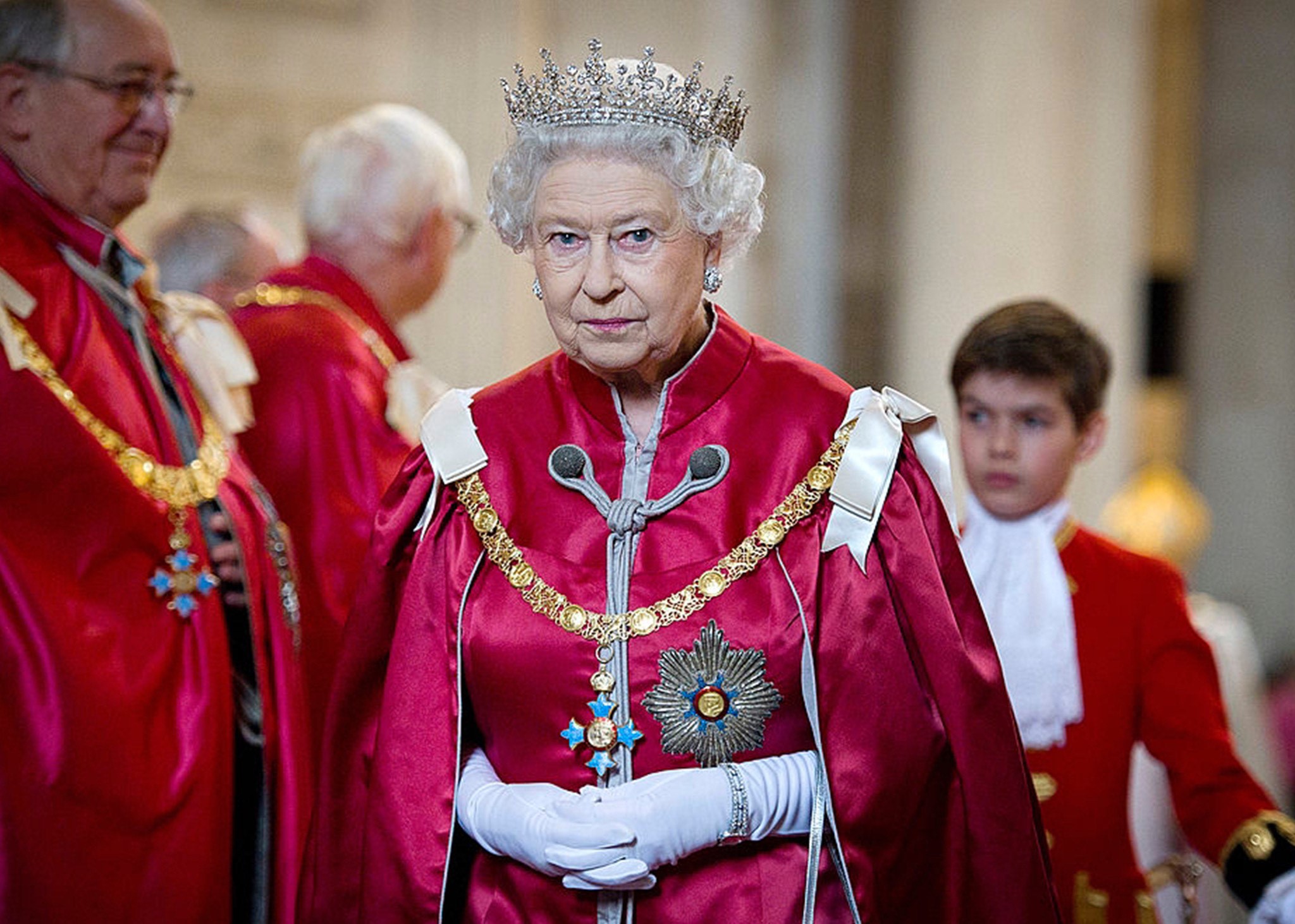 La Reina Isabel II nació el 21 de abril de 1926, es hincha del Arsenal, su primera mascota se llamaba Peggy y ha tenido más de 30 perros.