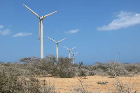La regulación de energías renovables cumple 10 años, dejando un balance agridulce