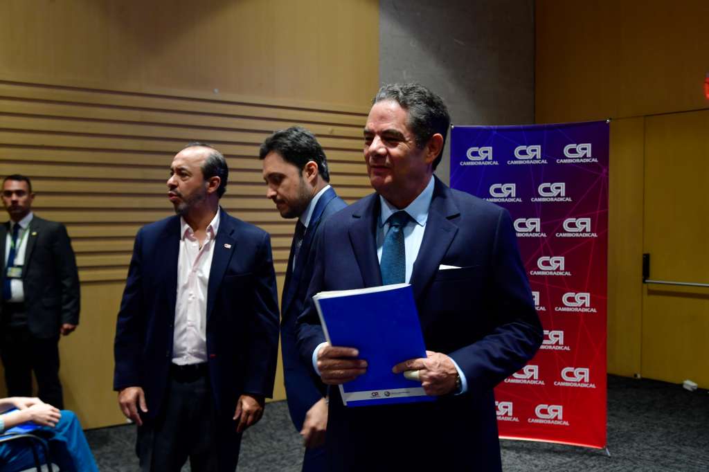 Foro organizado por el partido Cambio Radical, al cual asistieron Germán Vargas Lleras, Germán Córdoba y Carlos Motoa entre otros.