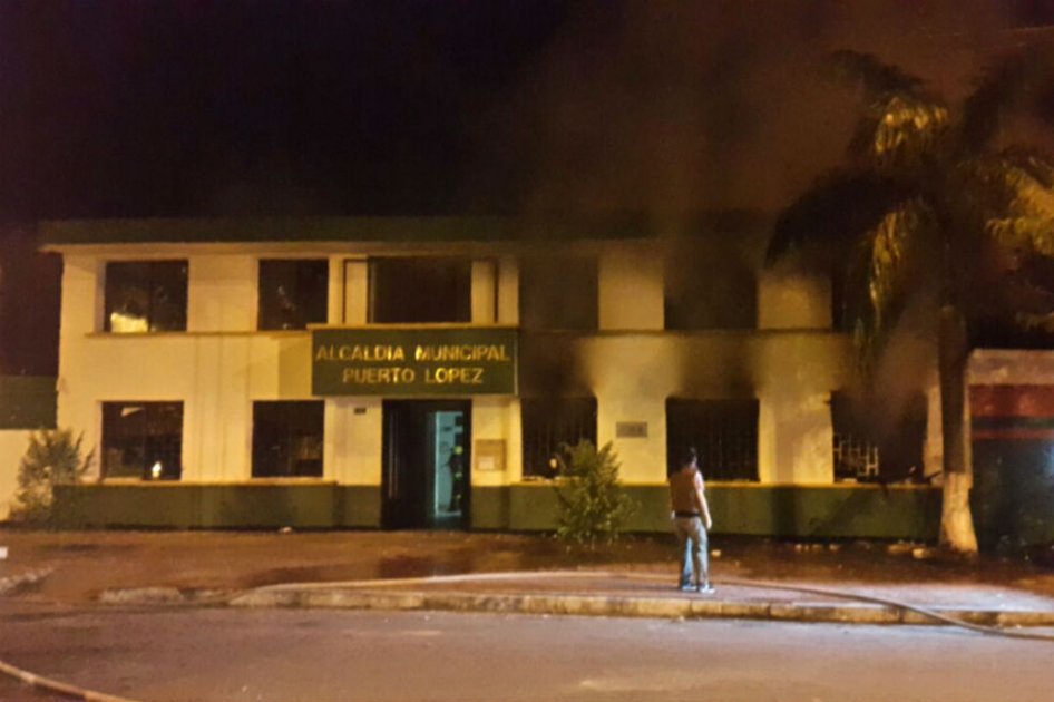 Así quedó el edificio de la Alcaldía municipal tras la arremetida de la comunidad. /Archivo particular