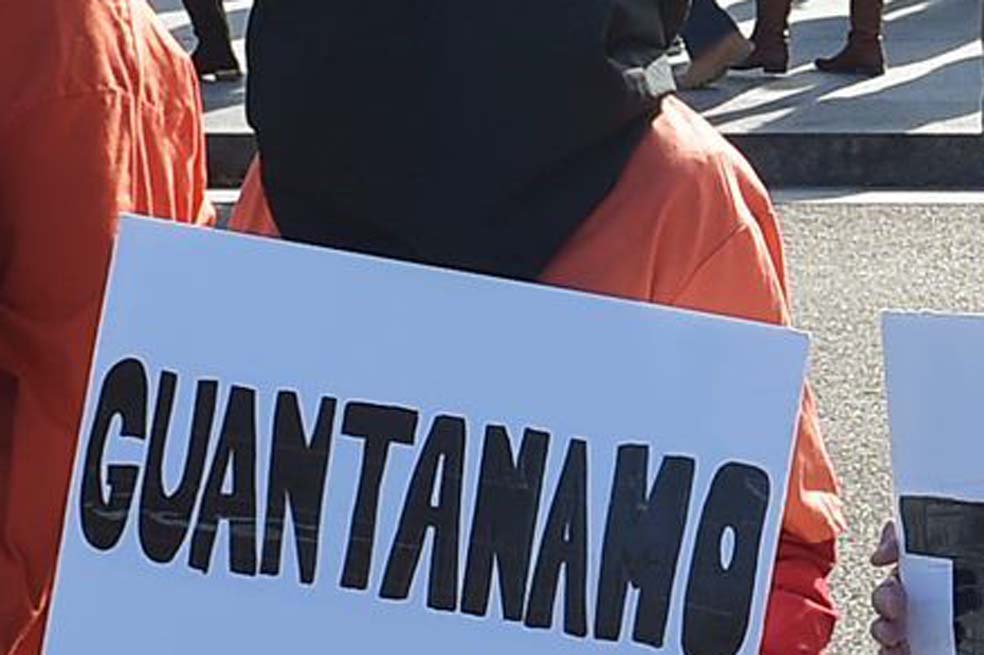 Protestas frente a la Casa Blanca el domingo pasado, exigiendo el cierre de Guantánamo, cuando se cumplían 13 años de funcionamiento del penal. / AFP