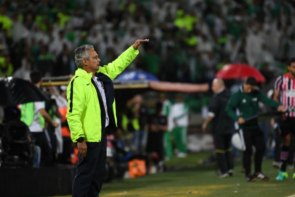 Reinaldo Rueda, durante el partido de Nacional contra Sao Paulo. / AFP