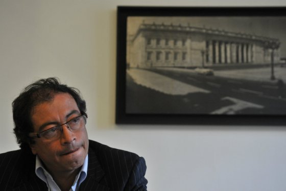 Académicos, intelectuales y artistas salen en defensa de Petro