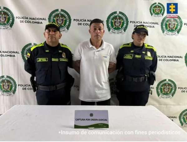 El sujeto se hizo pasar por un integrante del cuerpo de seguridad del conjunto en el que residía su expareja para agredirla. Los hechos ocurrieron en enero de 2026.