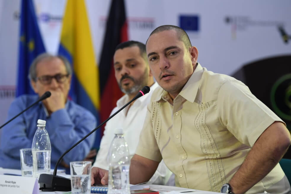 Ronald Rojas, conocido en la guerra como Ramiro Durán, durante el encuentro Hablemos de Verdad, en Neiva. / Gustavo Torrijos