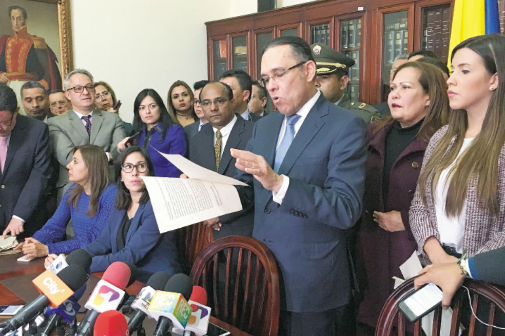 El presidente del Senado, Efraín Cepeda, el miércoles en la lectura de la decisión sobre las 16 curules especiales de paz para las víctimas. / Cristian Garavito - El Espectador