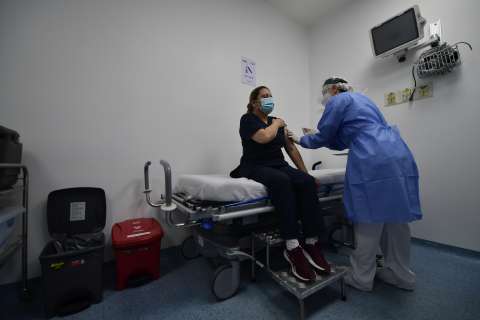 Invima y Mercado Libre lanzan campaña contra tratamientos falsos de COVID-19