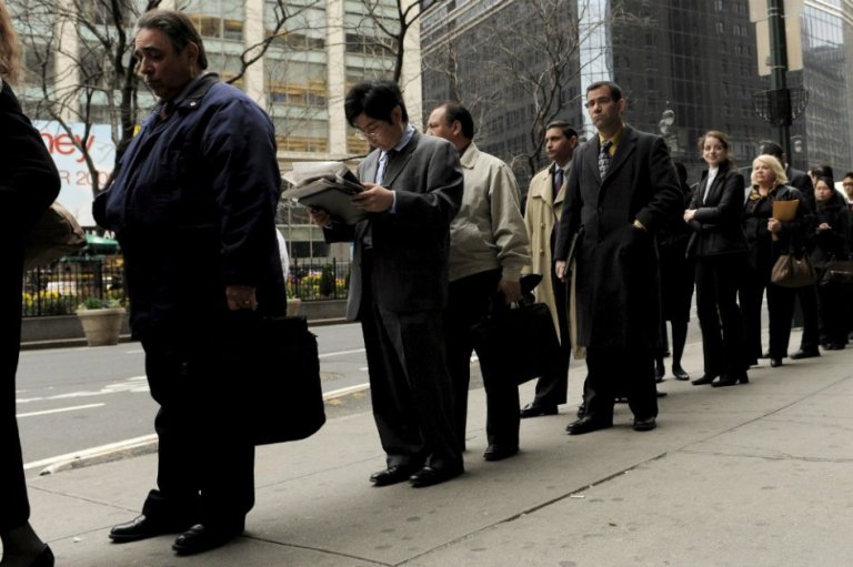 Cifra de solicitudes de subsidio por desempleo en EE.UU. baja en 7.000