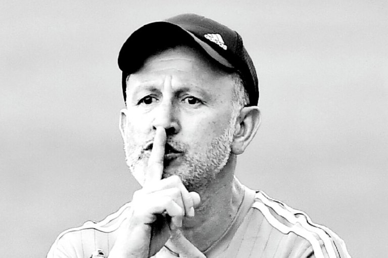Juan Carlos Osorio no podrá dirigir por dos meses por agredir a un árbitro
